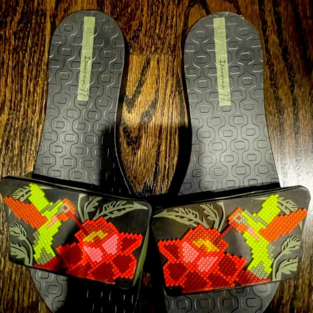 Ipanema 77 Nectar Women's Size 7 Black Floral Slides Thong Sandals Shoes